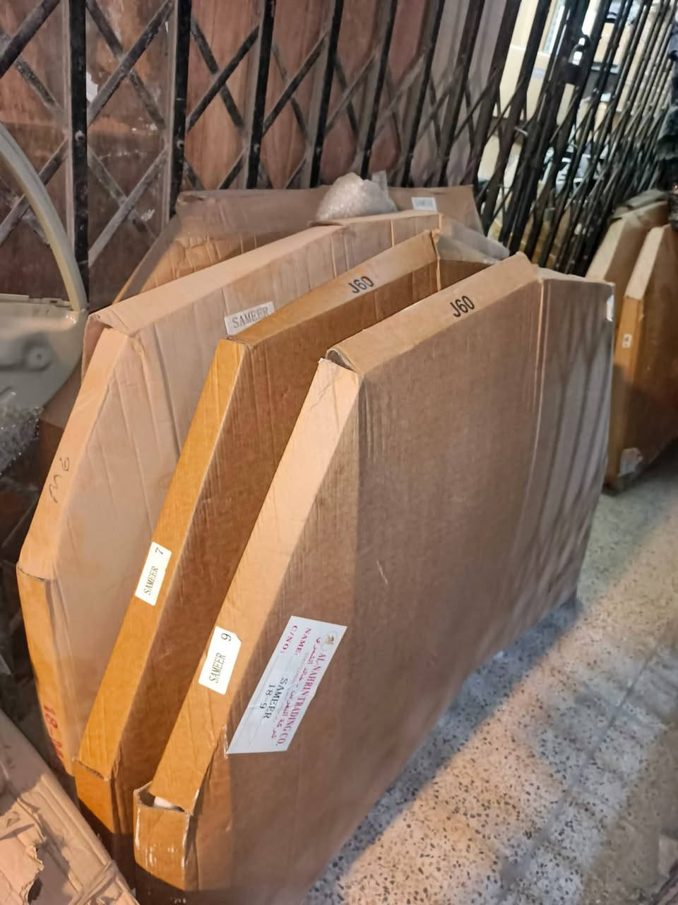 مكتب سمير السنك توفرت عدنه غراض الاريزو فايف درع محرك والكشر واي شي تحتاجونللاتصال ***********
