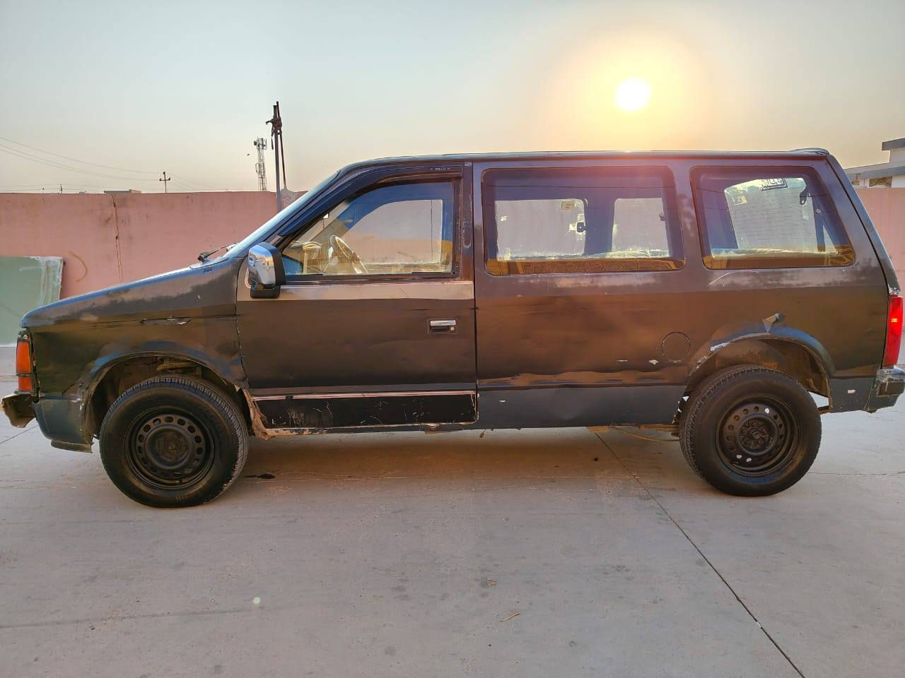 السلام عليكم..كلايسر موديل 1989 سيارة جاهزة كير ومحرك كامري..تخم تاير جديد دوشمة دواخل جديدة شاشة ايباد.بيها دفتر بانزين.رقم كركوك سنوية لحد 2027 .للبيع...السعر 27
ورقة بيها مجال قليل***********..
