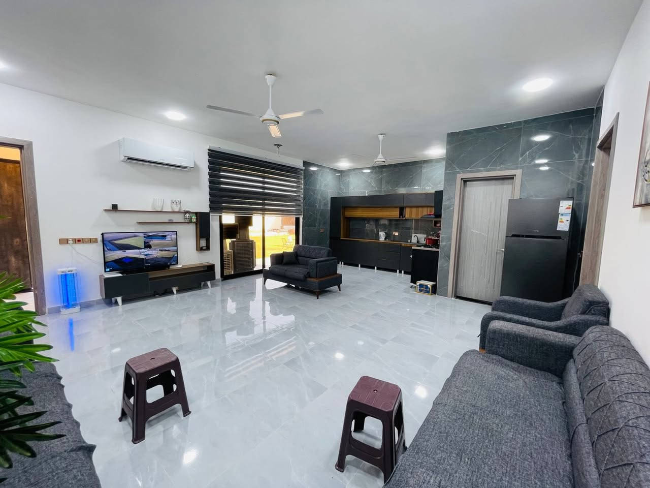 ✨ بدون عموله 
بدون عموله 
اتصل او راسل واحجز
مزرعة ترفيهية مميزة للإيجار / 
استمتع بأجواء الطبيعة والهدوء، مكان مثالي للاستثمار أو قضاء أوقات ممتعة مع العائلة والأصدقاء 🏡💚

💰 تبدأ أسعار الحجز من 150,000 دينار وصعوداً
📆 حسب عدد الأشخاص وأيام الحجز

📍 العنوان: بغداد – ابو غريب - الزيتون
📞 للاستفسار: ***********
