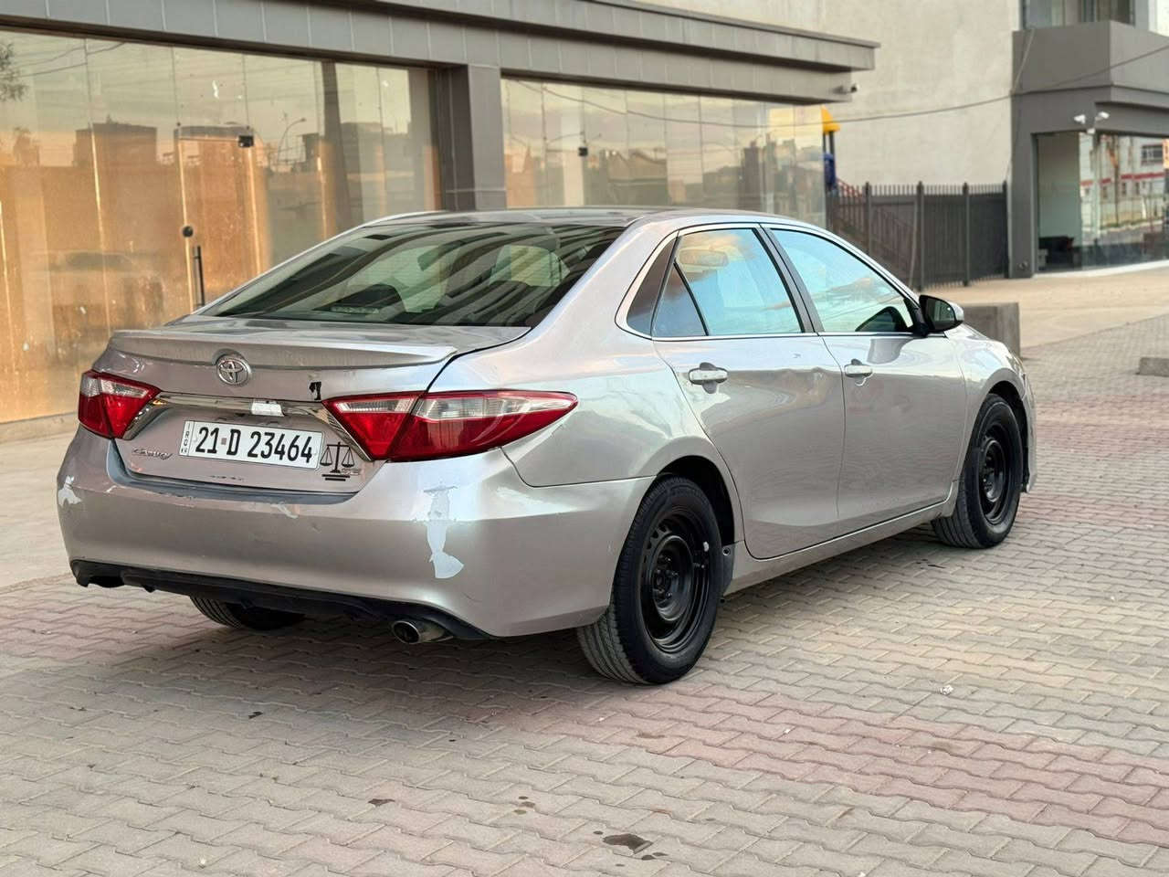 للبيع كامري موديل 2015.  وارد .
   رقم سنوية وهزة جديد 
بطاقة بانزين . 
   كير ومحرك مكفولات . 
    بيه 4 قطع صبغ .  
   السعر .  119.   ومجال 

   ***********
