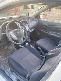 نيسان مصري للبيع سيارة مكفوله سونارها مرفق بلصور مكينة كير كفاله تدفئة...