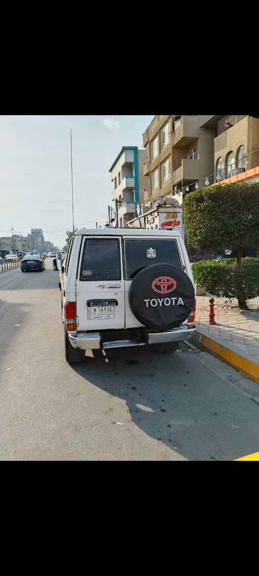 سلام عليكم لاندكروزر تويوتا ربع تبريد محرك 6 سلندر بخاخ مو كابريتا سياره جاهزه من كلشي  شاص سياره جديده كير محرك فور ويل كله مكفول شاصي اكسل كفاله موديل 1984 سياره جاهزه سعر 75 عنوان بغداد ***********
