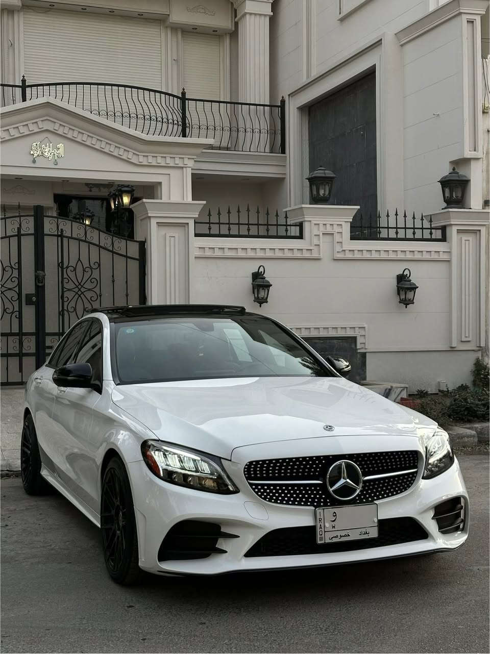 السلام عليكم
مارسدس 2021 🇩🇪
وارد امريكي حادثه جاملغ خلفي جداً بسيط ودعاميه مبدل نفس الون اصلي   
سياره فول مواصفات ".:

🛑كيجات ديجتل
🛑بانوراما 
🛑رادار توقف ذاتي 
🛑 رادار جانبي 
🛑 ماوس 
🛑 شاشه كبيره 
🛑كت amg 
🛑 كشن جلد 
🛑 كشن تدفئه 
🛑ويل رياضي من امريكا بلاد 
🛑داخل 64 لون
🛑 5 انضمه قياده
🛑علامه ضوئيه بلاديه
🛑دركه D 
ملاحظه: السياره اشكد ماكول عليه جديده بس بلحقيقه اجدد بعد واعلى مواصفات بلC300 فقط مو دبل ماوس 

سياره ماشيه 34 الف كيلو فقط  

كفاله عامه مكينه كير حداديه 

مكان السياره بغداد الاعظميه 
 
رقم بغداد مميز باسمي تحويل ثاني يوم  

السعر 360 ورقه وبيه مجال 

 ☎️☎️

***********
