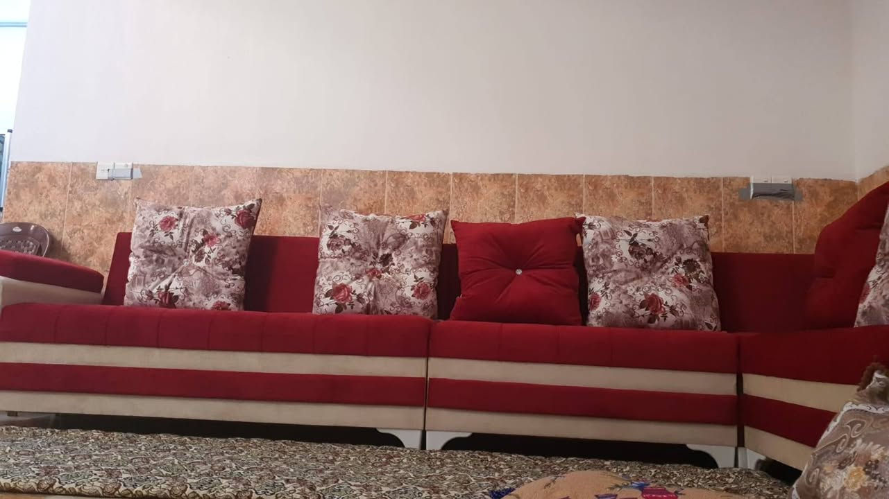 السلام عليكم 
تخم + ديوان للبيع 
السعر ٥٠٠ الف وبيها مجال 
***********
