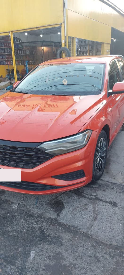 ڤۆڵکس واگن جيتا S موديل : 2021
چوار  گێر (سپۆرت+نۆرماڵ+ ئیکۆ+ عادی) 
هاند برێکی بەسمە
‎ مەكینەی 14 تۆربۆ
بۆیاخی تێدا نییە.
‎گاعی بیلادی ماوە
‎گێڕو مەکینە بەشەرت
‎بێ سەوت بێ بوخار بێ دووکەڵ بێ کرانەوە.
سەنەوی و رەقەم تازەیە
لایت و رادیتەر هەمووی بیلادن 
ئیرباگ سووکان و شان و سیستەم کراوەتەوە و وێنەی حادیسەکەی دانراوە.
‏‎رەنگ پرتەقاڵی 
‏‎لایت شەوان ئۆتۆ 
سیستمی کوژانەوە لە ترافیک
‏‎گێر و مەکینە و کارەبایی بەشەرت 
بەردی گزۆز بیلادی 
کامێرای دواوەی هەیە.
هیچ کێشەیەکی کارەبایی نییە و شاشەکەی ئۆتۆجۆین و بلوتوسە.
سەیارەکە لە ئەمریکاوە هاتووە و دەستی دیکەی نەکردووە و هیچ مەسرەفی تێدا نییە.
پەیوەندیکردن: *********** واتسئاپ، ڤایبەر .
نرخی 140 وەرەقە أربيل, العراق
