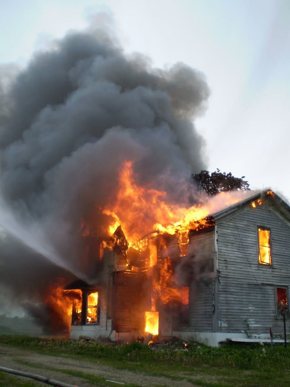 اللهم صلي على محمد وآل محمد 🌸
#عربي
مشاكل وأسباب الكهرباء في "التأسيس والبوردات كهربائية"

#المشكلة_الثانية_في_البوردات_كهربائية
1)مشاكل بورد الساعة.
2)مشاكل وعيوب بورد السيركت.
3)تعطل واحتراق غطاس المياه.
4)مشاكل بوردات الكنترول.

#مشاكل_بورد_الساعة
بورد الساعة هي الخطوة الأولى لدخول الكهرباء إلى المنزل، لذا يجب أن يتم تركيب من قبل موظفي دائرة الكهرباء أو فني كهربائي مختص، لضمان ربط (Input) و (Output) وخطوط الحار (Live) والبارد (Neutral) في أماكنها الصحيحة.

بعد التأكد من ربط ساعة كهرباء، يجب إدخال الكهرباء من مخرج ساعة إلى قاطع دورة (MCB) بسعة تزيد عن 64 أمبير، ومن ثم تمر عبر "كونتاكتور" أو "جهاز تحويل" (Changeover) إلى داخل المنزل.

لسلامة هذه بورد يجب أولاً منع وصول المياه إليها وتجنب تعرضها لأشعة الشمس المباشرة باستمرار، وإلا سيؤدي ذلك بمرور الوقت إلى تلف القطع الكهربائية داخل بورد.

قياس الأسلاك للمسافة بين بورد الساعة والبورد سيركت، يفضل استخدام سلك 4 ملم لمنزل بمساحة 100م، وسلك 6 ملم لمنزل بمساحة 200م.

#مشاكل_وعيوب_بورد_السيركت
تتكون لوحة القواطع من قاطع رئيسي (MCB) سواء كان أحادي (Single Phase) أو ثلاثي (3 Phase)، مع عدة قواطع فرعية، حيث تزداد أو تقل أعدادها حسب حجم المكان.

أسباب والمشاكل هذه بورد عدم إحكام ربط الأسلاك (الحار والبارد) داخل اللوحة، عدم إعطاء كل جهاز حقّه من "الأمبيرية" خط السبلت يجب أن يكون منفرداً بسلك 4 ملم وقاطع 32 أمبير. خط السخان (البويلر) يجب أن يكون منفرداً أيضاً. يفضل أن تكون إضاءة كل غرفة على خط خاص وقاطع 16 أمبير. خط سويجات يكون خاصاً وقاطعه 25 أمبير.

#تعطل_واحتراق_غطاس_المياه
الغطاس هو محرك يستخدم لآبار المياه، ويوجد منه نوعان: (Single Phase) و (3 Phase). المشكلة الرئيسية لهذا المحرك هي دخول الأطيان والرواسب إلى داخله، مما يمنع المحرك من الدوران رغم وصول الكهرباء إليه، وهذا يؤدي إلى احتراقه.

الحل طريقة التقليدية هي إخراج الغطاس وتنظيفه، وهي عملية صعبة للآبار التي يزيد عمقها عن 60 متراً.

الحل الأفضل حماية الغطاس عبر "لوحة تحكم" (Control Board) مصممة كالتالي. استخدام (2 كونتاكتور)، (أوفرلود)، (فيس فيلر)، مع مفاتيح تشغيل وإيقاف (NC, NO)، وقاطع (MCB) بأمبيرية أعلى من أمبيرية الغطاس.

لماذا نستخدم 2 كونتاكتور؟ لتدوير المحرك باتجاه اليمين واليسار (عكس الاتجاه)، وبهذه الطريقة يتم تنظيف الغطاس ذاتياً دون الحاجة لإخراجه.
هذه الطريقة تصلح للنوعين، حيث يمكن تحويل الغطاس سنگل (Single Phase) إلى ثري فيز (3 Phase) عبر "المكثف" (Capacitor).

#مشاكل_بوردات_الكنترول
اللوحات الكهربائية هي الجزء الأهم الذي يحمل مسؤولية النظام والتأسيس بالكامل، ومن أنواعها: (ATS, Classic Control, Soft Starter, AC Drive, PLC).
كل نوع منها هو وسيلة للتحكم وإعطاء الأوامر للأجزاء الكهربائية. ما يهمنا هنا هو مشاكلها وعلاجها؛ فالحرائق أو احتراق القطع أو سوء تصميم اللوحة يؤدي إلى تدمير الأجهزة المرتبطة بها.

أحياناً، قطعة كهربائية رديئة الجودة أو مصممة بشكل خاطئ قد تسبب حريقاً يؤدي لخسارة تقدر بـ (3 دفاتر دولارات - أي 30 ألف دولار). في بعض المصانع، قد يملكون جهازاً بقيمة 50 ألف دولار، لكنهم لا يستعدون لصرف 1000 دولار على لوحة تحكم جيدة!

الخلاصة، اختيار لوحة الكهرباء وتصميمها أهم بكثير من الجهاز الذي تريد التحكم به، ويجب توفير كافة قطع الحماية داخل التصميم لضمان السلامة، مثل.
‏#Phase_Failure
‏#Overload
‏#RCBO
‏#Thermostat
‏#Thermal_Relay
‏#Emergency_Button
‏#Heat_Aerosol_Fire

#كتابة_أسطة_ابراهيم_زنگنة - ***********

#كركوك #اربيل #سليمانية
