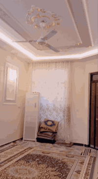 السلام عليكم عندي بيت 150 متر   اربع غرف نوم استقبال وصالتين حمامات اثنين بناء2025 بغداد الامين الثانيه شارع المكاتب يم روضه اليقين قريب على قناة  ***********
