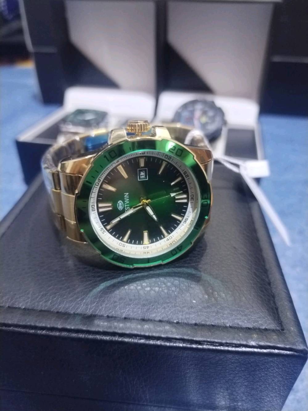 عروض🔥
ساعات كوالتي عالي 
وزن ثقيل 
سناتر شغالة 
قفل فراشة 
السعر 20 ألف 
توصيل جميع المحافظات 5 ألف
📲 ***********