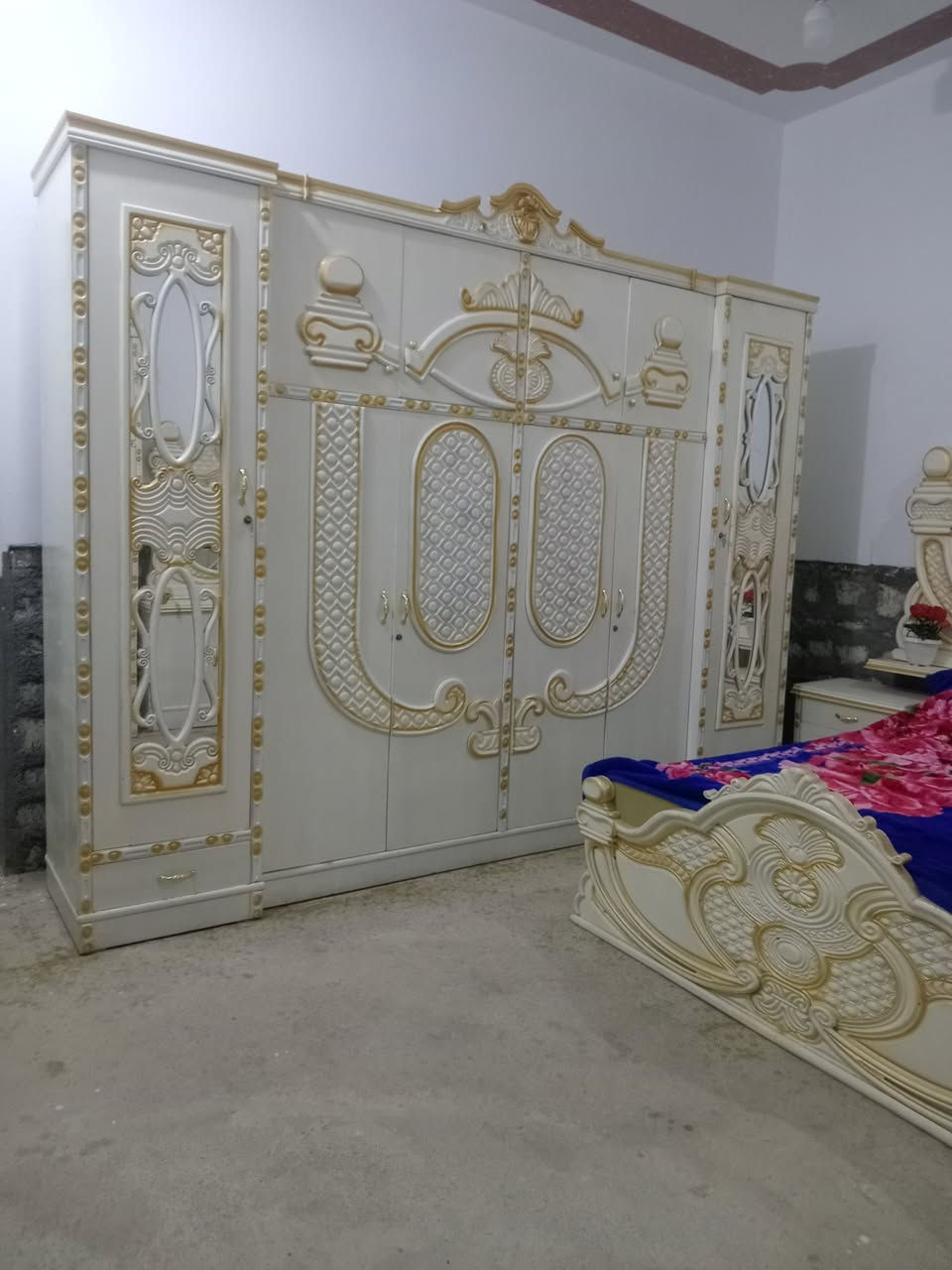 غرفة نوم مستخدمه شي قليل شقل درجة أوله الاستفسار علا هاذه الرقم *********** العنوان الرمانه البعبيد اسعر مليون و٤٥٠ اكو توصيل بكروه
