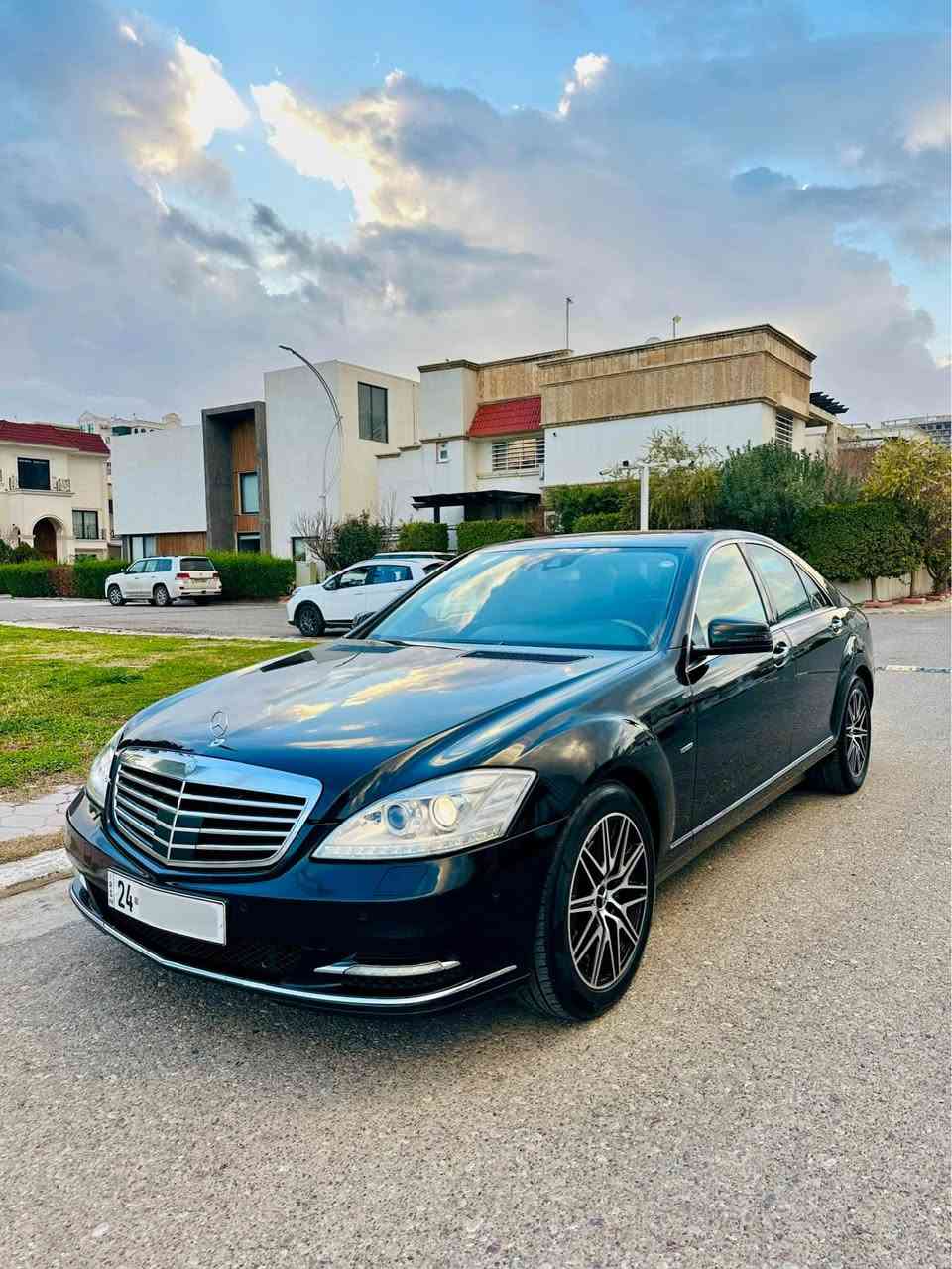 السعر قمبلة و مفاجئة بلنسبة للنضافة و كفالة عامة 💣

صلو على الحبيب 🙏🏻

للبيع فخامة الأمانية و فول مواصفات

🇩🇪🇩🇪🇩🇪 Mercedes Benz S class 350 🇩🇪🇩🇪🇩🇪

اخوان السيارة وارد الأماني و ضمان دولي و ضمان انتر بول و مكفولة كفالة عامة من الحادث و الصبغ و موجودة سونارها 💯

موديل : 2011

وارد : الألماني

محرك : 6 سلندر 3500 بانزين الحباب الجميع
 
نسبة النضافة : 98% ماشاء الله

لون : اسود لماع 

ماشية : 155 الف 

رقم السيارة : دهوك الجديدة سنوية عضم عاج 

مكان السيارة : اربيل 📍

سعر المحروسة : 207$💰 ورقه و مجال جداً بسيط 🙏🏻

رقم تليفون و واتساب ☎️ :

***********
***********

⚜️⚜️⚜️⚜️⚜️⚜️⚜️⚜️⚜️⚜️⚜️⚜️

مواصفات فول 💯

‎فتحة السقف • حساسات امامية و خلفية • رادار امامي و جانبي • مانع التصادم • تحديد مسار • دبلات جبلس • بيبان كله بصمة و شفط • صندوق شفط • لايت زنون و دوارة • كامرة خلفية • بردات خلفية كهربائية • سماعات Harman/Kardon • شاشة و كيج الكتروني • ناظور ليلي • كشنات تدفئة و تبريد و خزن و حضن و فول كهربائية • ستيرن مهربائي و خزن • شفتات بلستيرن • كير تعليك • شاشة دي ڤي دي و كنترول • سيدي بوكس • بريك لمس • اوتو هولد • اتو ستارت ستوب • مرايات شفط • كشنات خلفية هيتر و تحكم بل بردات • و بعد كلش اهواي مواصفات ممذكورة 💯

اخوان السيارة جاهزة و بدون النقص الحمدلله و مسويله سيرفز عام من ناحية دبلات و صدر و هيدروليك و دهن المحرك و نوزلات كله مضبوط و بدون اي نقص الحمدلله 🙏🏻

گير و محرك و كهربأيات السيارة كله كفاله و بدون اي نقص او خلل او عطل شرط سونار 👍🏻

فحص و هزة و سنوية جديدة و السيارة بأسمي تريد تحويل او وكاله حاضر و ما اقصر 🙏🏻 أربيل, العراق
