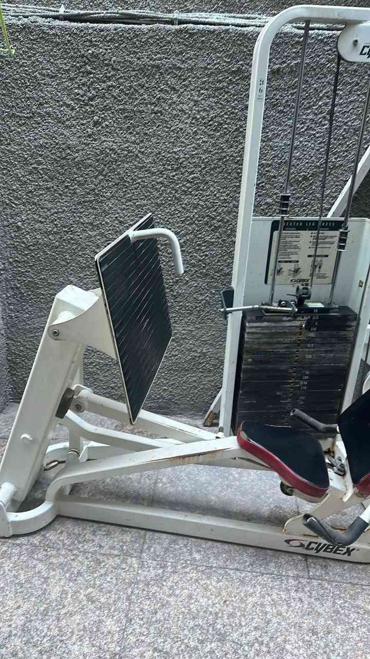 للبيع بأنسب سعر لعدم التفرغ ، جهاز ضغط Leg press شركة سايبكس أصلي ثقيل جداً جداً ، الأوزان ثقيلة مال محترفين
الجلد والدوشمة مالته نظيفة كلشي ميحتاج ، الجهاز شغال بالكامل لكن متروك
مكانة بغداد  للتواصل على الرقم ***********
