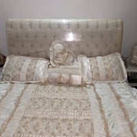 غرفه نوم تركيه قليل استعماله اصليه متانه و ضخامه بدون عيوب 7 قطع نظافه...