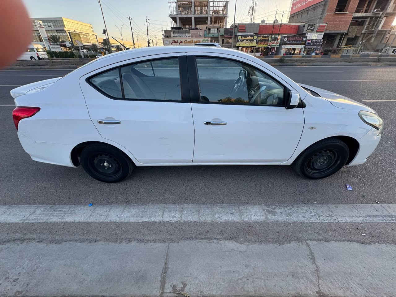 نيسان سني هندي رقم أربيل الإنكليزي موديل ٢٠٢٠ ، سياره مكفوله من الصبغ و بحالة جيدة من كير ومحرك وتبريد وحدادة صدر  بيها كم مكان بارد مامسويه ، مكاني بغداد جانب الكرخ وسعرها ٩٢ للمعلومات الاتصال بالرقم *********** ، عذرا غير متواجد للإجابة على التعليقات . بغداد, العراق
