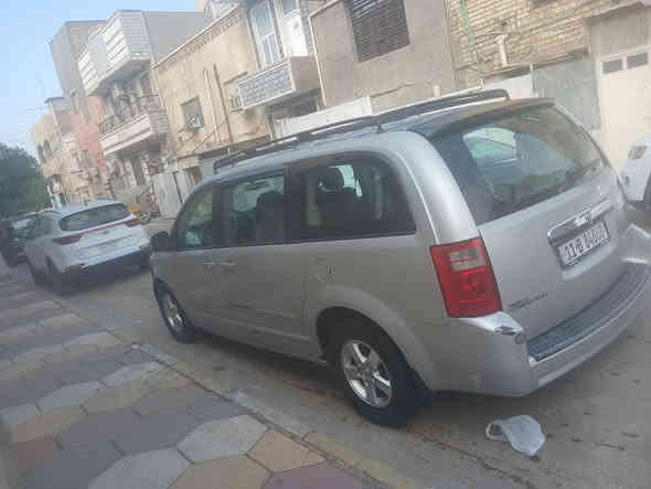 دوج كرفان ٢٠٠٨ محرك ٣٨٠٠
تدفئة تبريد والمكينة بيها خيط تبخير  بدون حادث صبغ جمالية مطلوب بيها شده وخمسة بيها مجال بسيط 
الرقم ***********
