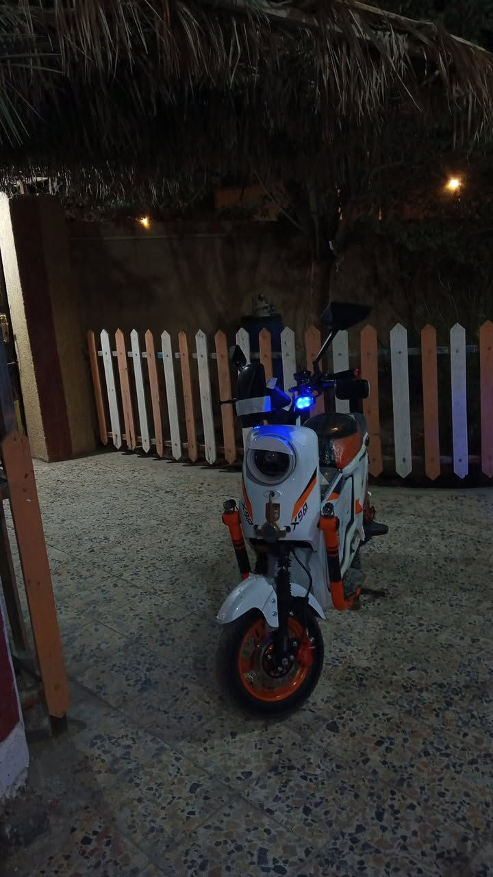 السلام عليكم دراجة شحن نوع X900 للبيع الدراجة جديدة ماناقصها اي شي السعر 475 وبيها  مجال قليل للاستفسار الاتصال على الرقم *********** العنوان البصرة ابو الخصيب
