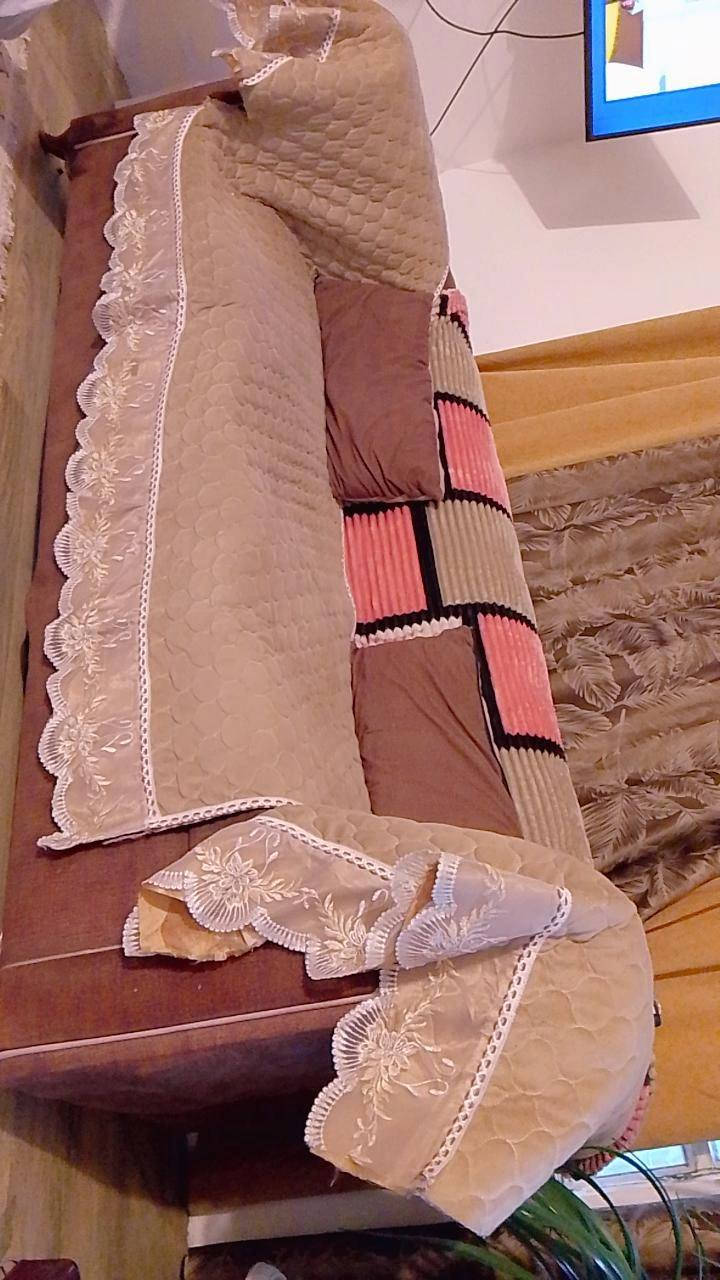 ديوان كامل و2قنفات للبيع مكاني كربلاء حي العباس السعر 300وبيهن مجال رقم الهاتف ***********
