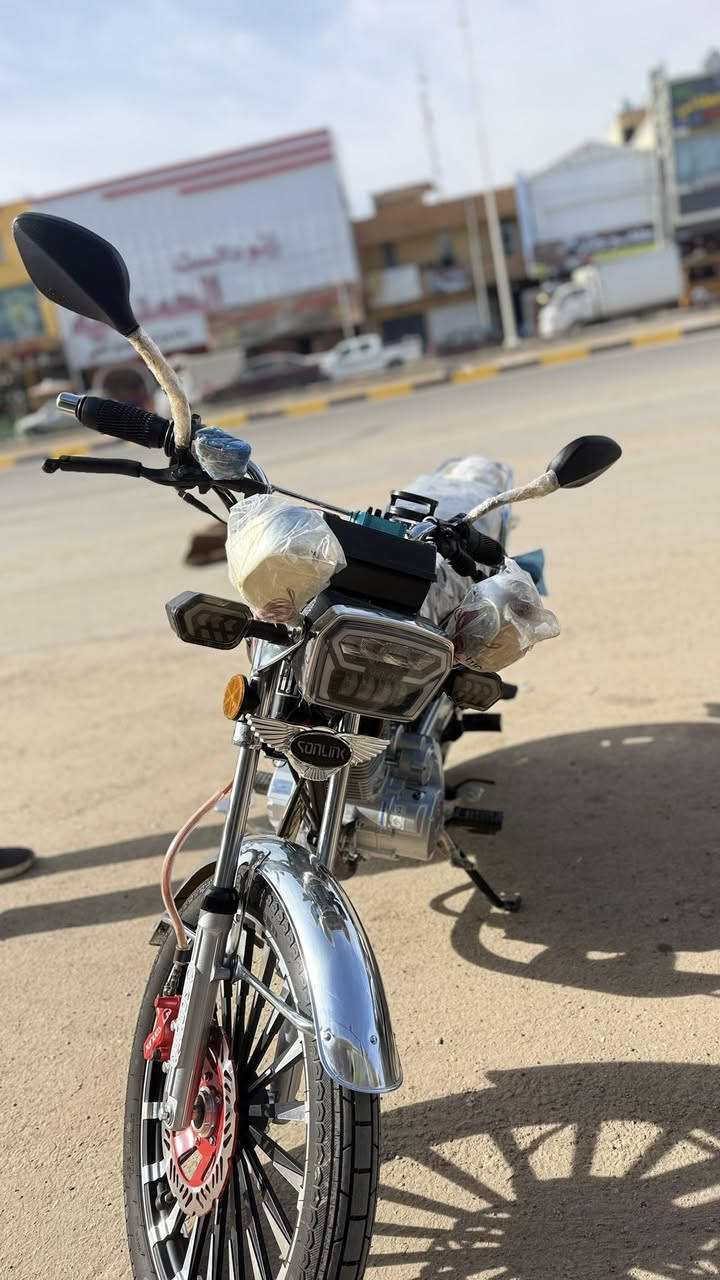 للبيع سولنك موديل 2025 استخدام اقل الشهر ماشي(  2000)(مكاني بيجي هـ ‭0782 693 3386‬
