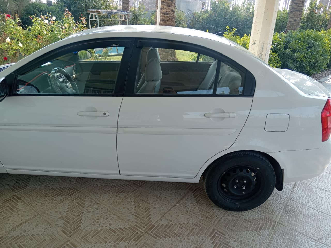 السلام عليكم هونداي اكسنت 2010 رقم سليمانية سنويه جديده تحويل ثاني يوم محرك 1400 لاتنقيص ولاتبخير سياره جاهزه تخم تاير جديد باتري جديد بيها صبغ الباب الوره السكن للاستفسار هـ:***********
