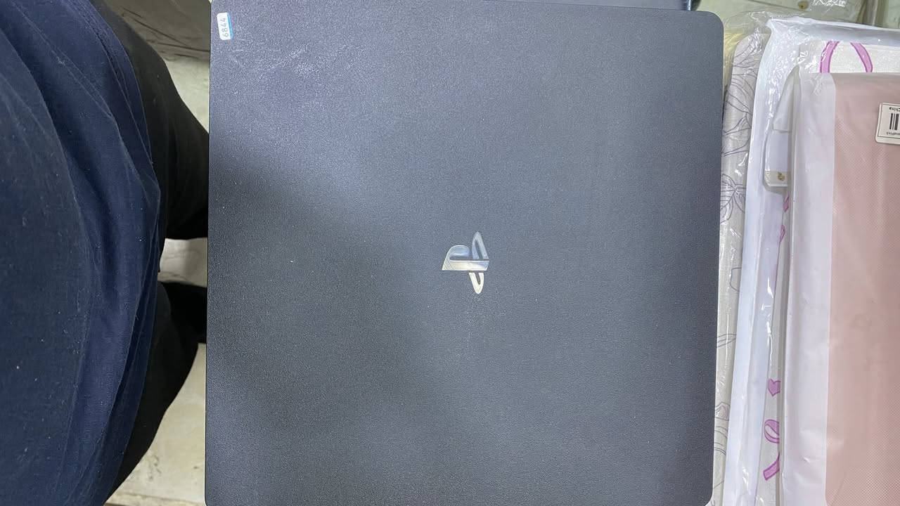 بلي فور سلم مهكر 
بداخله لعبتين بيس ٢٠٢٦ 
وgta 5
دبل جوستك وكيبل اجدي وكارتون الجهاز
الجهاز لوك ستيكر ما مفتوح جداً نضيف 
سعره ٢٥٠ الف
مكتب dr.phone 
شارع خجو قرب اسواق كاضم
***********
