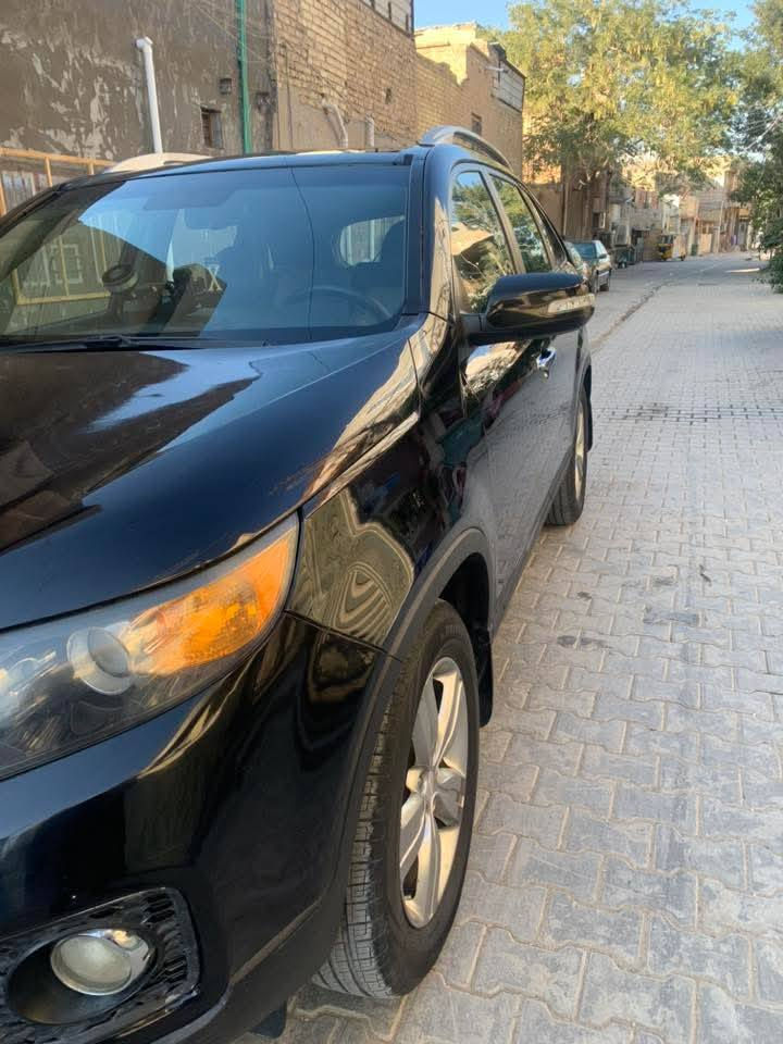 سلام عليكم سورنتو 2013 وارد أمريكي حادث بنيد فقط الباقي مكفول
محرك 6سلند دوش
٧راكب
فول مواصفات لمتدد
بنروما سقف طكتين
بصمة أبواب
بصمة تشغيل
شاشة كامرة
اشاير بل مري
كشنات كهربأ
تدفىة بل كشنات
تبريد ٣قطع
مكان السيارة بغداد المحمودية 
للسفسار *********** _***********
