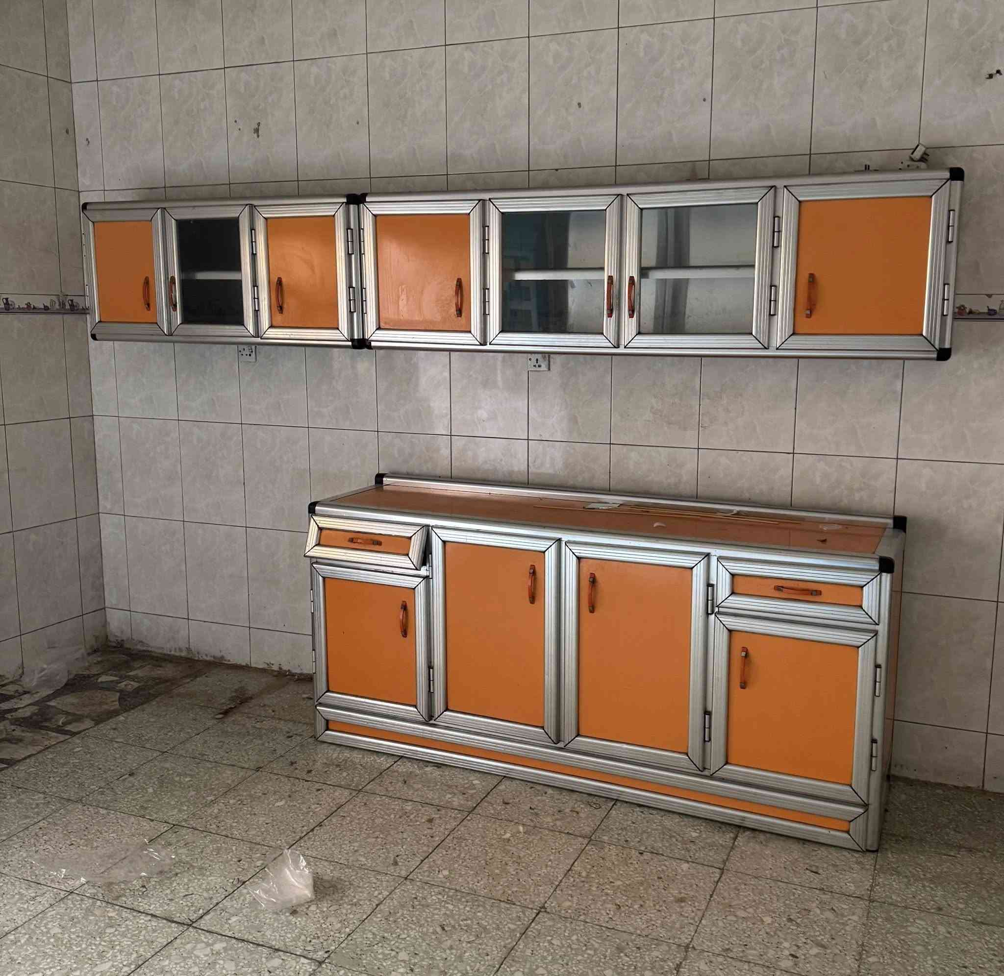 كنتور صاج تزكام عراقي 6 ابواب و 6 ملحق سعر 200 الف
الكاونتر تركي اصلي 3 قطع سعر 275 الف 
مكاني بغداد /  ***********
