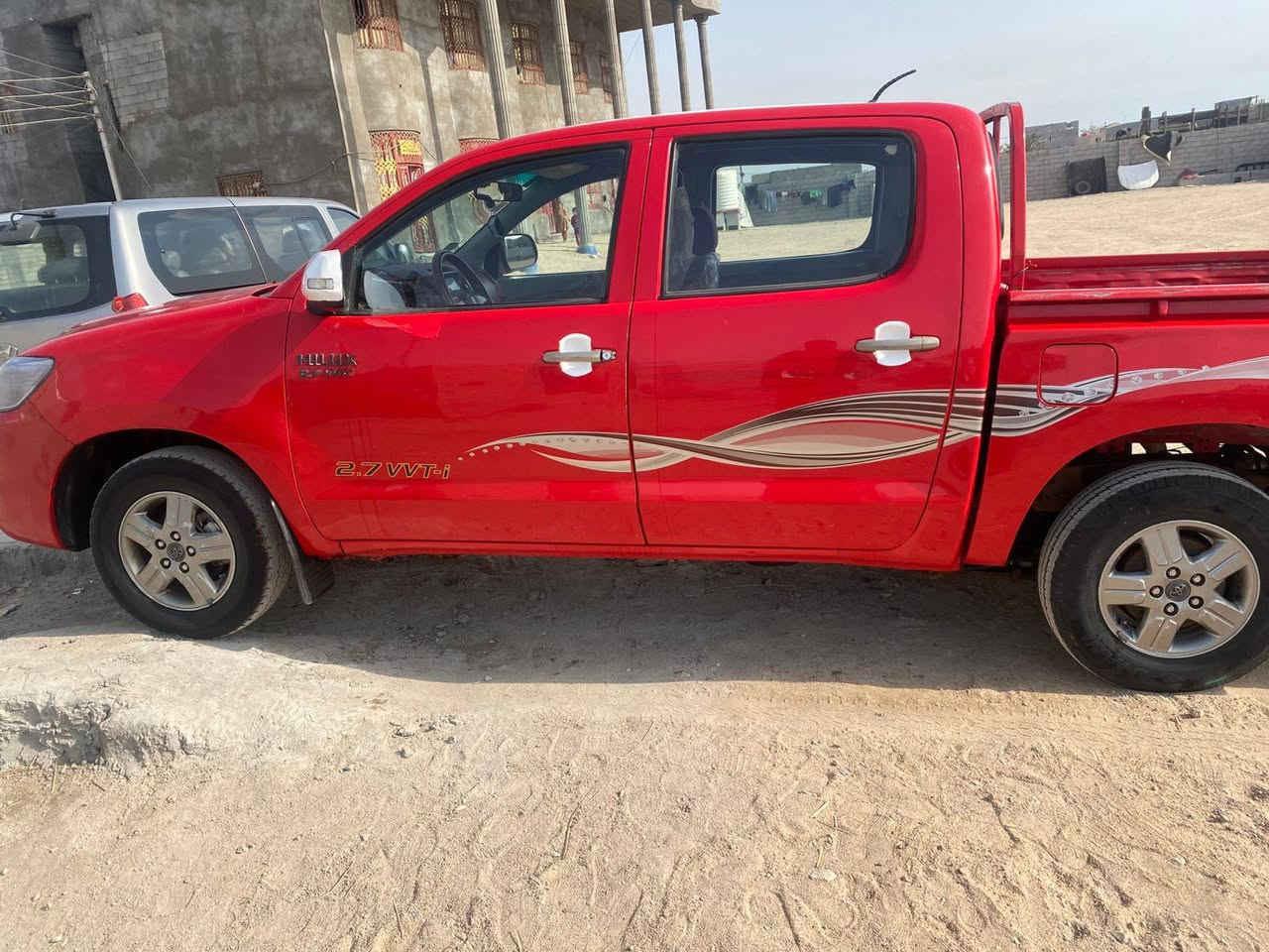 السلام عليكم للبيع هايلوكس موديل 2012 كير عادي حداده تخم تاير تبريد كل شيء جاهز سياره رقم واسط سنويه لل 28 تحويل ثاني يوم شرط بالمكاتبه سياره بيها صبغات بالقماره المكان البصره الدير الهاتف *********** السعر 145 وبيها مجال للطيبين بيع مستعجل
