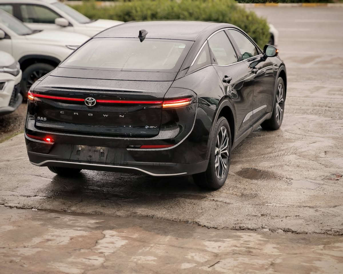 😍 تويوتا كراون 2025 هايبرد،
🌟 نويكار أوتو لتجارة السيارات في اربيل Nwekar Auto 🌟
🚗 فئة GLX، موديل 2025، بنزين و هايبرد
- *المحرك*: 2.5 لتر هايبرد، 218 حصان
- *الدفع*: أمامي
- *الكفاءة*: 26.1 كم/لتر
- *المواصفات*:
- شاشة معلومات 12.3 بوصة
- مقاعد جلد
- نظام صوتي JBL
- فتحة سقف 
ملاحظه صغيره بل سياره موجود

- نظام الأمان Toyota Safety Sense 3.0
📍 اربيل، تقاطع مخمور، بصف معمل بيبسي
للتواصل مع مبيعات ☎️
 📞 ***********
 📞 ***********
 📞*********** كورك
 📞***********  
#سيارات #كوستر #باصات #اربيل #بغداد #العراق #موصل #العراق #ضمان #مناسب #ساز #ساس #SAS #تويوتا #شركة #الانبار #كركوك #سلميانية #عقرة #موديل2025 #لاندكروز #gxr #موديل2024 #فولمواصفات #معارض #هايبردـهجين 
#العراق
