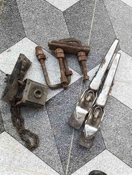 غراض هينو للبيع يدات صفحه استيل اصلي بكره سبير اصلي وبطاله هواء
العنوان سوق الشيوخ ***********
