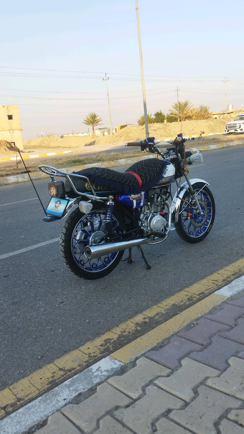 دراجة نارية رائعة للبيع بحالة جيدة جداً. الموديل G200، تمتاز بتصميم جذاب وأداء قوي. مناسبة للاستخدام اليومي في المدينة أو الرحلات القصيرة. الأجزاء تم الاعتناء بها بشكل دوري لضمان أفضل أداء.