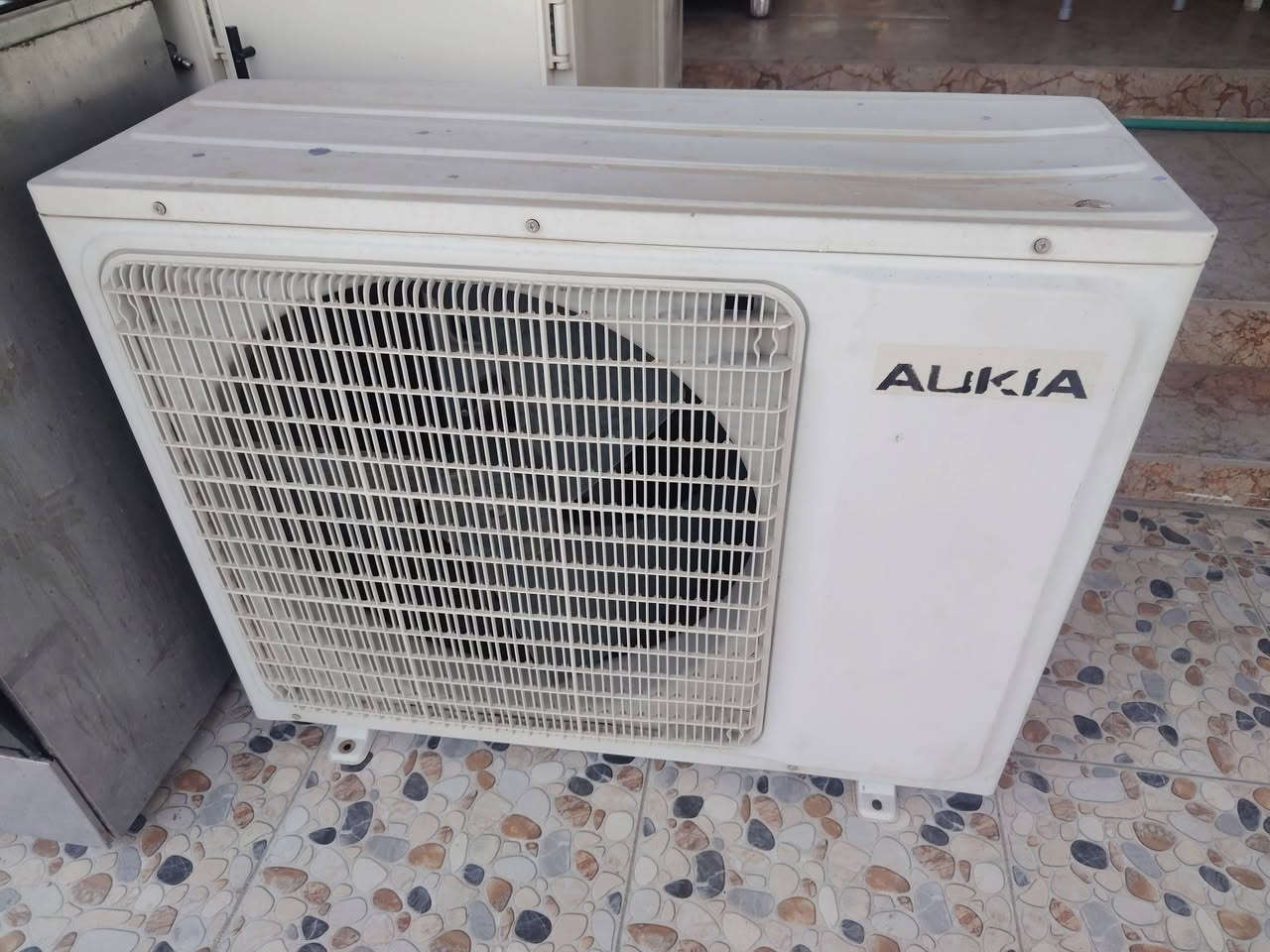 سلام عليكم متوفر سبلت 2طن بسعر مناسب  شغال او جاهز نقص بس غاز متوفر في مزاد ابو صفاء للتواصل ***********
