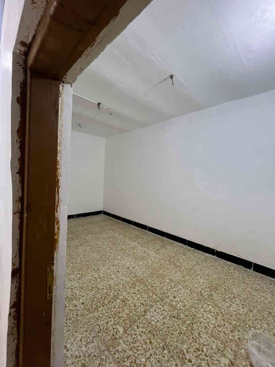 سلام عليكم بيت الايجار حي الأصدقاء غرب شارع عشرين 
تفاصيل البيت غرفتين وصاله ومطبخ وصحيات 
سعر الايجار 425 قابل للتفاوض 
الاستفسار ***********
