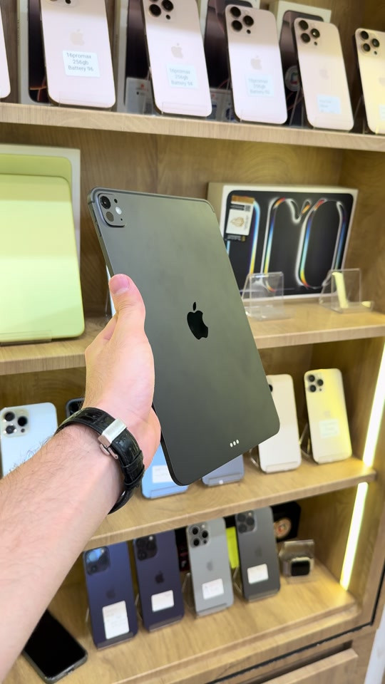 🔥 iPad Pro M5 🔥 أداء خرافي 🚀 وشاشة برو بمعنى الكلمة 😍 💾 256GB 🔋 صحة البطارية 100% 🔄 30 Cycle فقط! ✨ نظيف جداً وحالة ممتازة 📍 فرع الربيعي: *********** 📍 فرع المنصور: *********** 📩 للجادين مراسلة خاص #iPadPro #iPadProM5 #Apple #آيباد #آيباد_برو   
