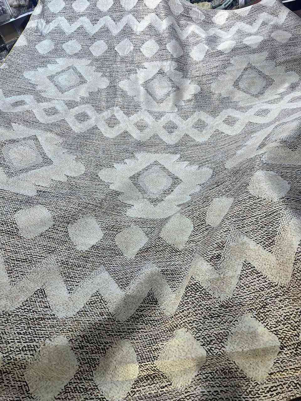 السعر 32
ثردي قياس 3 في 4 استندر 
خدمه توصيل داخل الكوت


**إذا كنت صاحب هذا الإعلان وتريد حذفه لأي سبب، رجاءا أرسل رسالة إلى الدعم الفني**