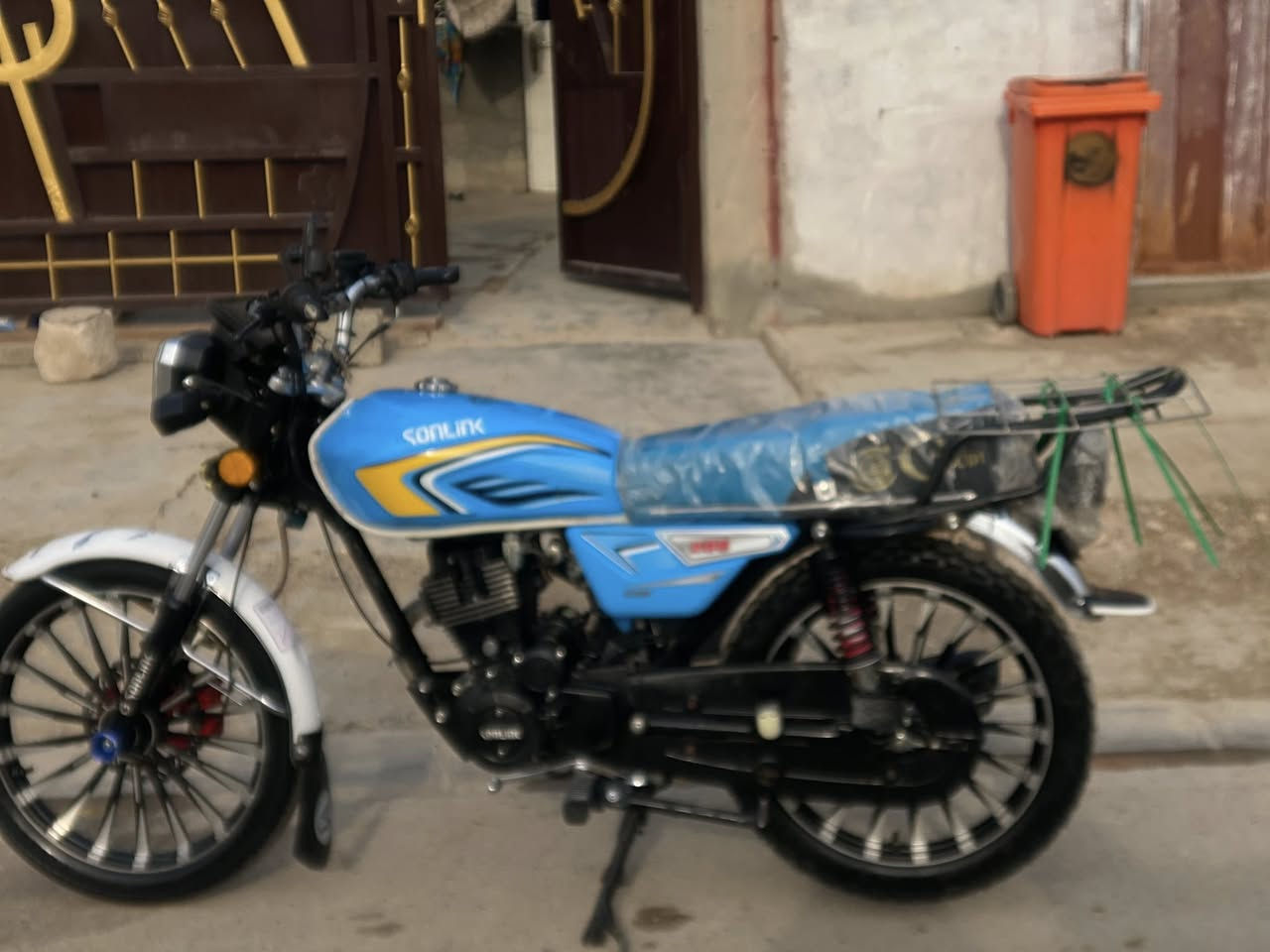 ايراني للبيع مديل 2025  فقط السعر 750 وبيها مجال عنواني هبهب رقمي 

***********

***********
