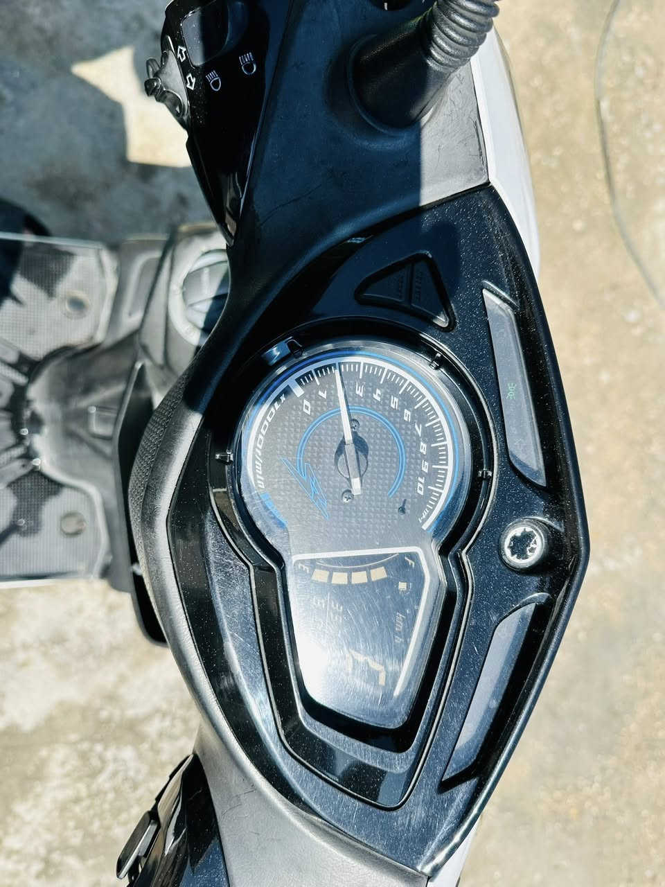 السلام عليكم دراجه فحل لد ياباني ستان كهرباء قبق نفخ رمبه جديده بلجيس مال صالها هواي من منزلها مابيها اي نقص نكره سلف السعر 11
مكاني شعله 
***********
