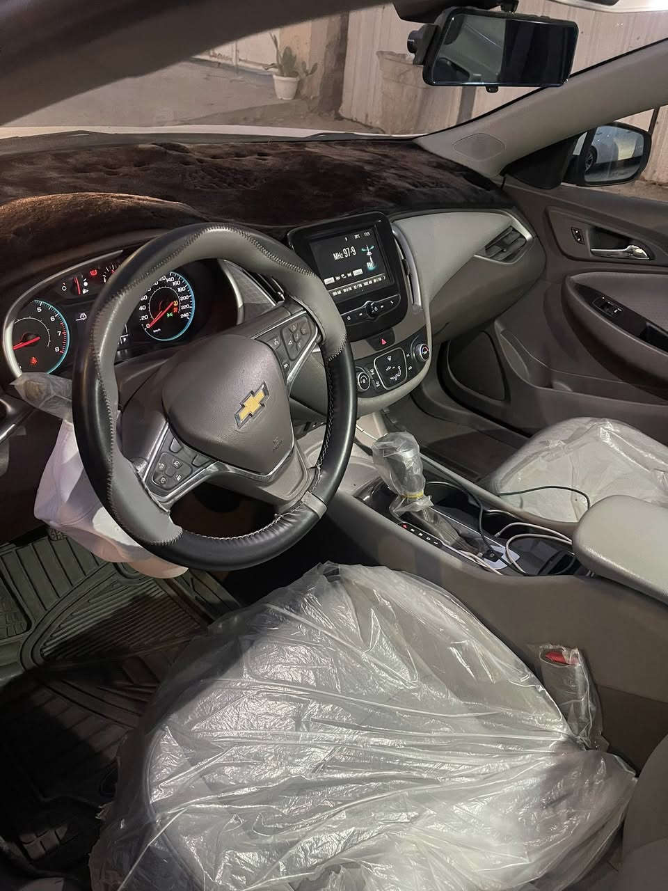 السلام عليكم
ماليبو 2018 خليجي ضررهة جاملغ جهة السايق بارد والبنيد مبدل حادثهة بسيط كلش 
بأسمي سنويه لل2030 وهزه جديده 
***********
