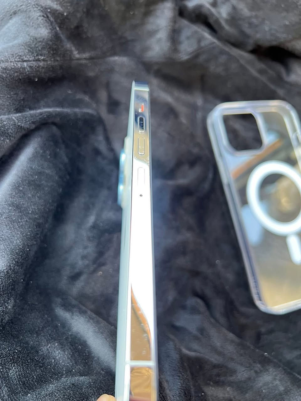 سلام عليكم للبيع ايفون 13بروماكس الجهاز النضافه مالته 100 كارتون ويا مطابق ولجهاز وكاله ولا مفتوح وفحص وين ميعجبك ذاكره 256 بطاريه 84حقيقي الون الابيض المميز السعر قفل قفل 700 مكاني بغداد شارع الكفاح رقمي ***********
