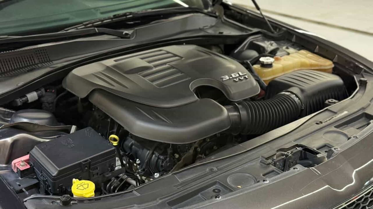 السلام عليكم
اوباما 2016      300C
لون رصاصي 
رقم بغداد  حره داخله صارله شهرين  ضباط 
ماشيه 126mi 
كفاله عامه ماعدا الجاملغ الخلفي الايسر بي بارد قليل جدا حك شبر وربع دعاميه خلفيه 
معروفه مواصفات C 
السعر 235$ وبي مجال قليل 
***********
