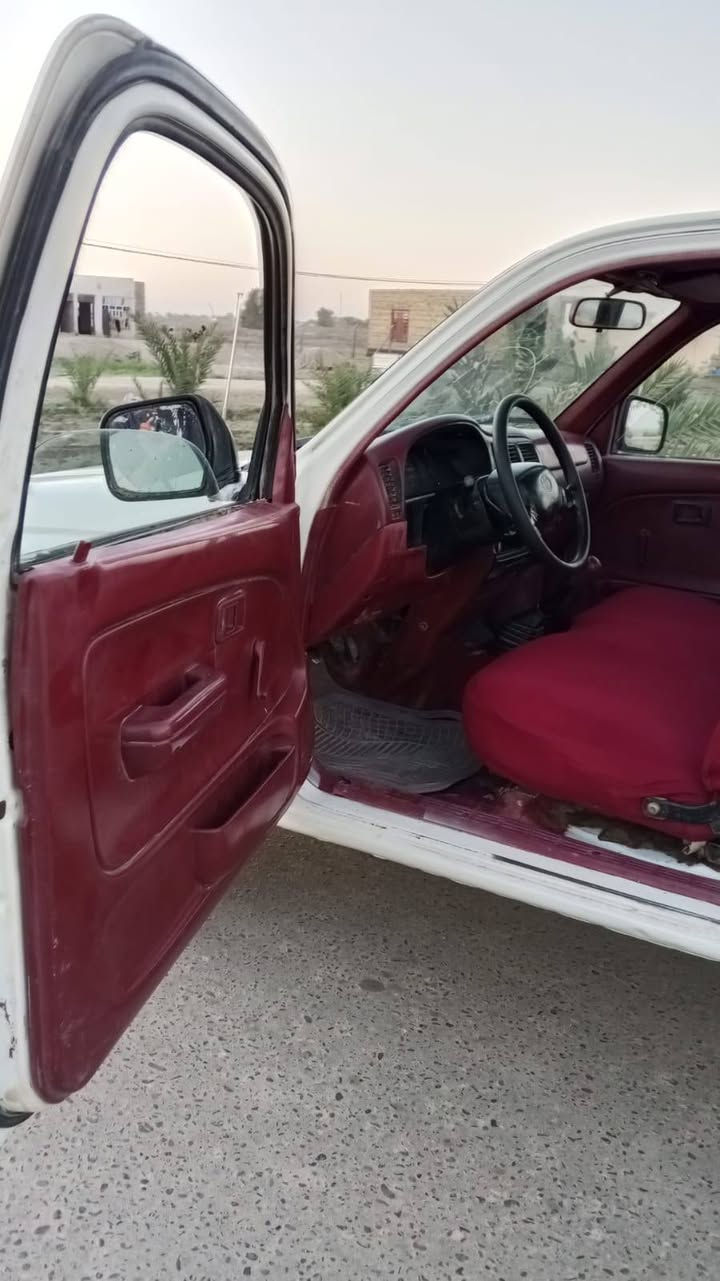 السلام عليكم بيكم لبيع موديل 2001 فلاحية سياره مكفولة مكينه كير شرط سياره جاهزة من كلشي حداديه جديده تخم تاير جديد رقم بغداد تحويل مباشر استفسار ***********
