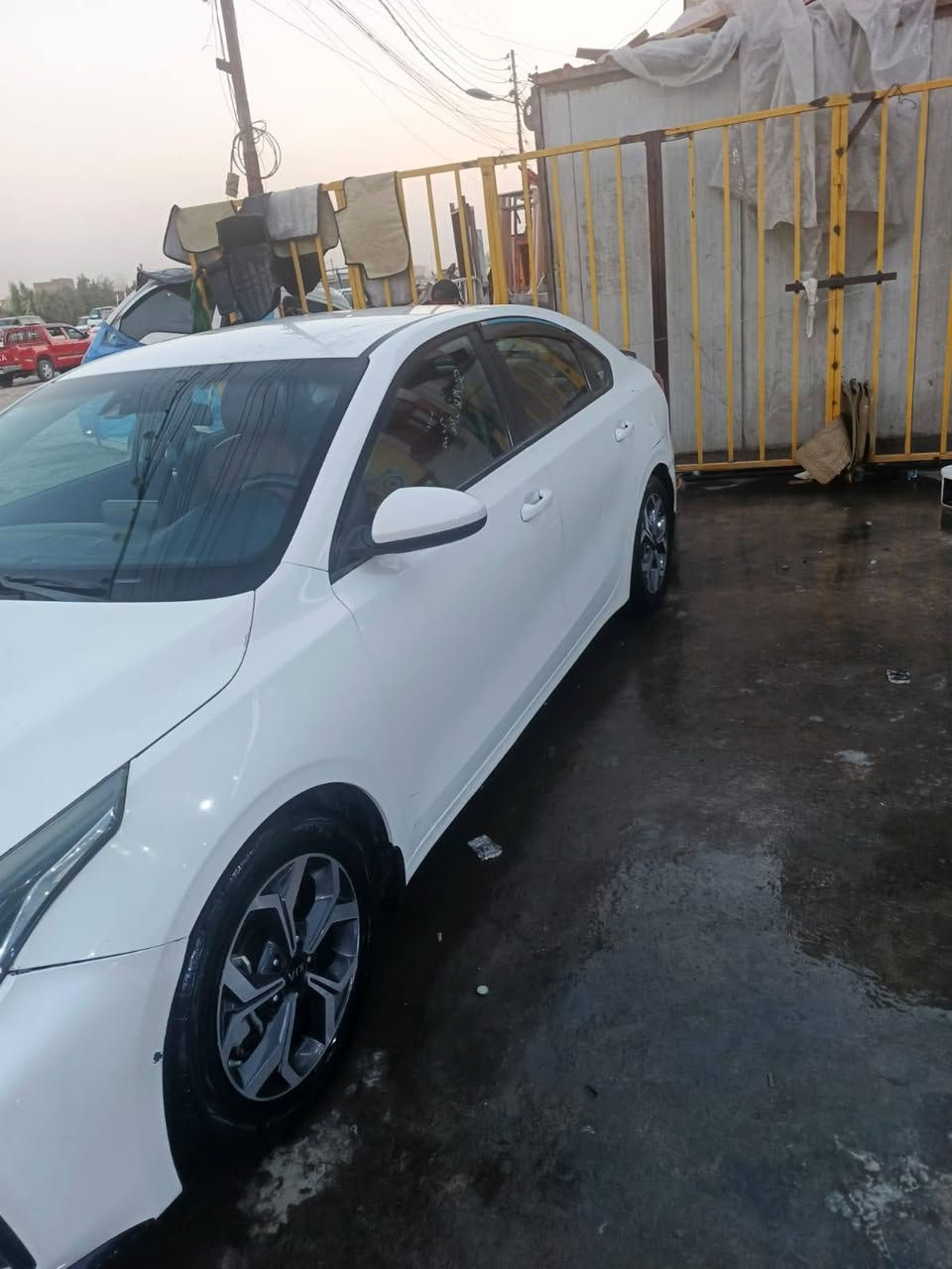 سلام عليكم  فورتي موديل 20 وارد امريكي صور الحادث موجودات عنوان بغداد هذا رقم  هذا رقم صاحب السياره*********** سعر 130
