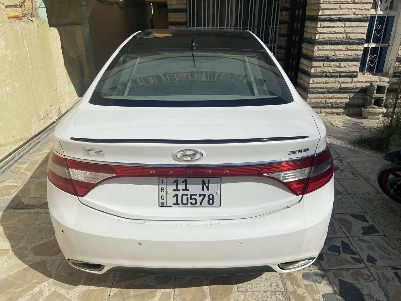 السلام عليكم 
ازيرا خليجي 2015 
رقم بغداد 
محرك 3000 سته سلندر 
حادث باب وجاملغ صفحه السايق 
مكاني  بغداد البلديات 
السعر 100
رقم الهاتف 
***********
