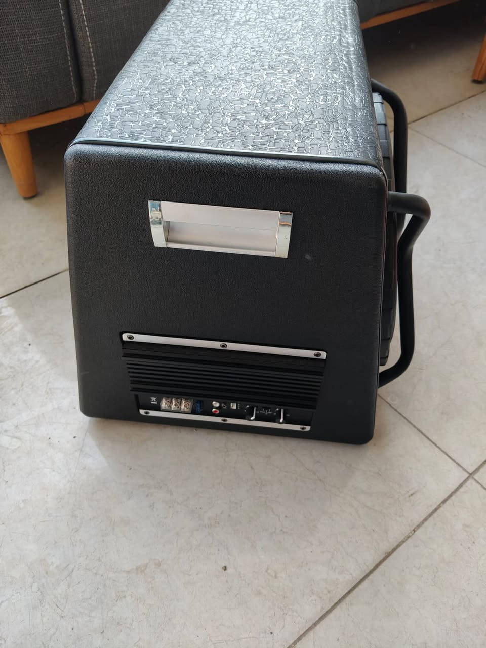 السلام عليكم دمام للبيع مكان الشعب***********
