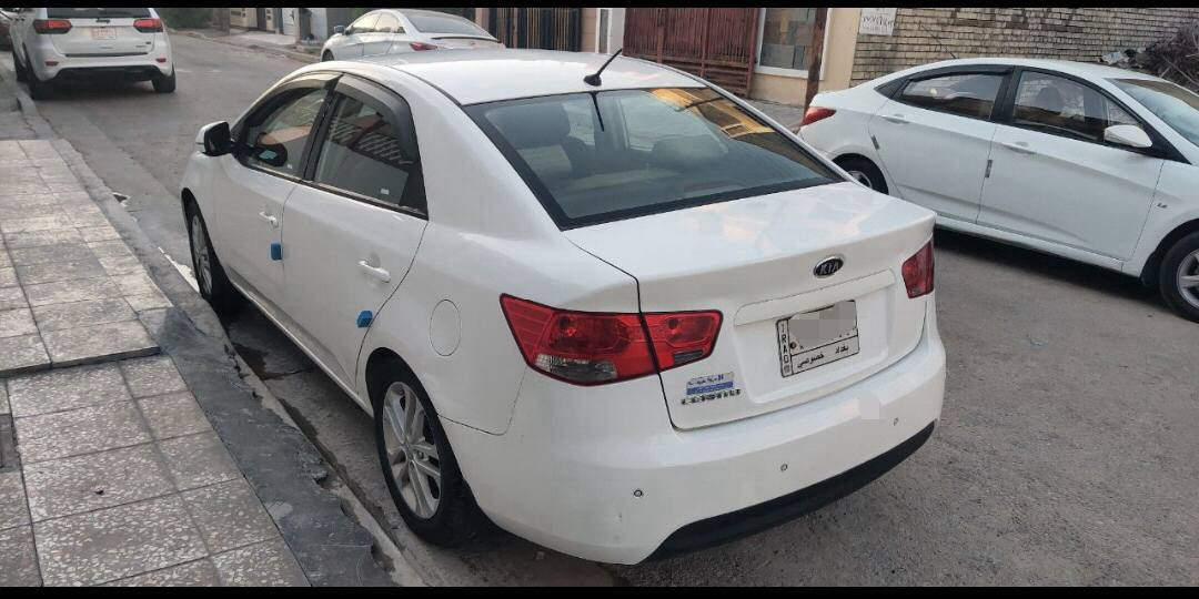 سيراتو 2013 رقم بغداد كير ومحرك مكفولات
السيارة بدون صبغ فقط تبديل باب خلفي عكس السائق ومطابق 100% نفس اللون وبيها بارد بسيط مؤشر بالسهم الازرق وبالدوسة ماشية 249 الف
كير 6 نمر وحساسات خلفية مري شفط 
شفتات كير وتحكمات ستيرن وشاشة داخل نظيف جدا.
السيارة بأسمي *********** بغداد الدورة . 
السعر 106 وبيها مجال .
