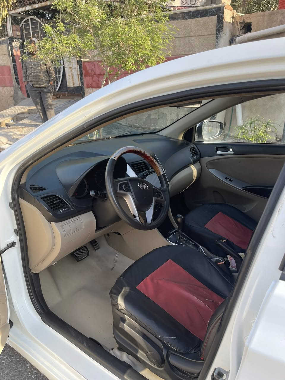 السلام عليكم
اكسنت 2016 خليجي كفاله عامة 
من الفتح والتبديل والضربة والصبغ فول مواصفات موضحة بلصور محرك 1600المرغوب بلكرتون كير حدادية تخم تاير جدد بمعنى الكلمة ماشية 120kmالسيارة بسمي رقم الجديد تحويل ثاني يوم سنوية ل2030 
السيارة بيهه فقط طخات بسيطة بدون تعديل
مكاني البصرة المركز المعقل  سعر السيارة 98مع المجال 
 موجود واتساب ورصيد ***********
