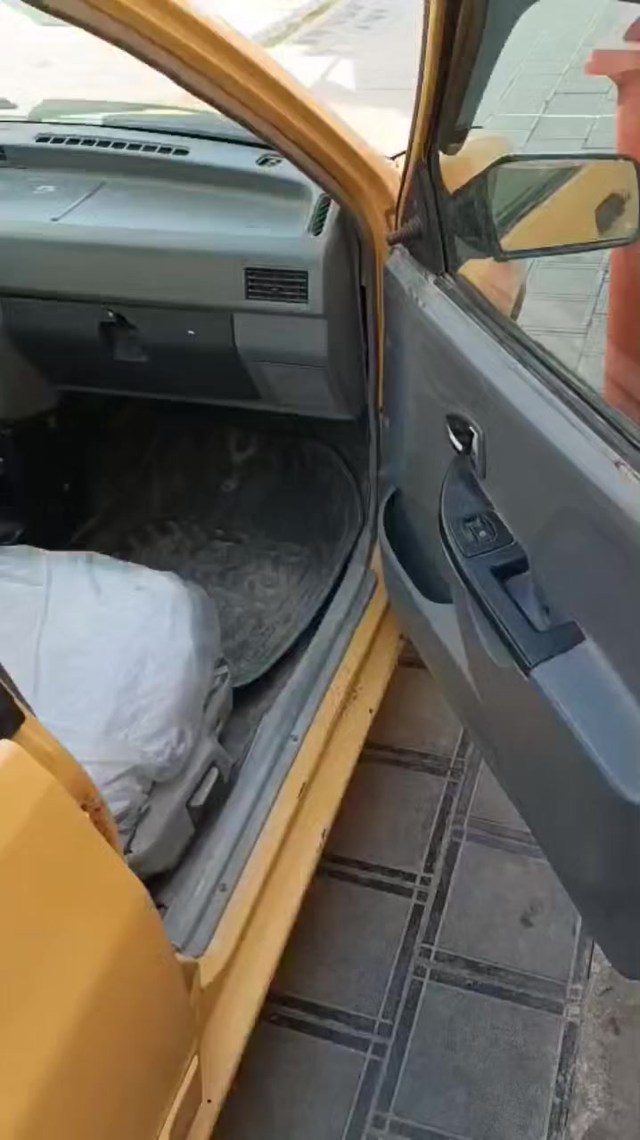 السلام عليكم موديل 10   رقمها كربلاء انكليزي سنويتها لل 30 راعيه بصفي مصفره هيىه وغرامه السياره بلاديه كشرها شوفت عينك كير  كفاله مكينه بس تفيلس كهرباياته كفاله حداديته حلوه ترايك للبصره ماشيه 104 الف  حقيقي يعني مال لبيت مامتعوبه  السعر قفل 25 $ مكاني كربلاء العطيشي رقم *********** وذا اكو مراوس هم اراوس
