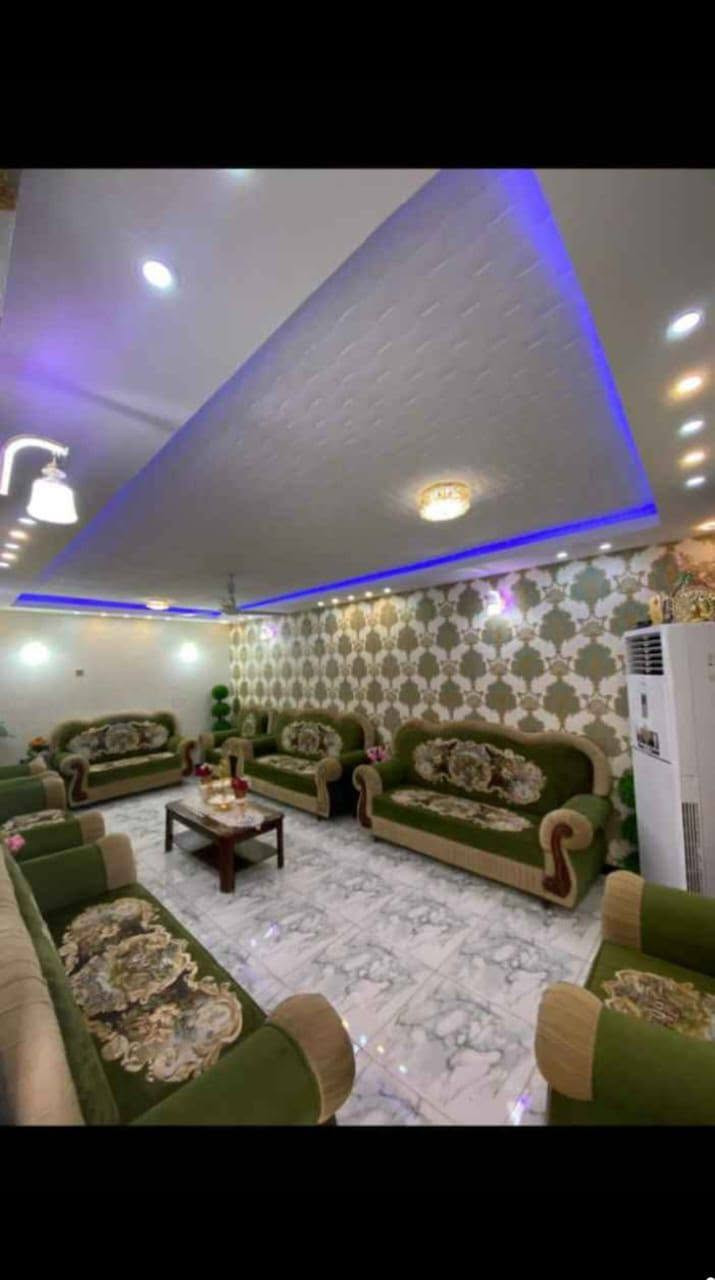 🏡 بيت للبيع

📍 العنوان: شارع 80، مقابل ألعاب أرض بابل، قرب أسواق سنتر الشيخ.

📐 المساحة: 267 م².

✨ مواصفات البيت:
• طابقان.
• الطابق الأول: صالة، مطبخ، كليدور، غرفة نوم، ومجمع صحيات.
• الطابق الثاني: 3 غرف نوم ومجمع صحيات.
• البيت مرتفع عن مستوى الشارع.
• حديقة كبيرة.

💳 طريقة الدفع:
• 70 مليون دينار عن طريق المصرف العقاري.
• القسط الشهري للمصرف: 390 ألف دينار.
• 95 مليون دينار تُدفع مباشرةً لصاحب الدار.

💰 السعر الكلي: 165 مليون دينار عراقي.

📞 للاستفسار والمعاينة:
***********

