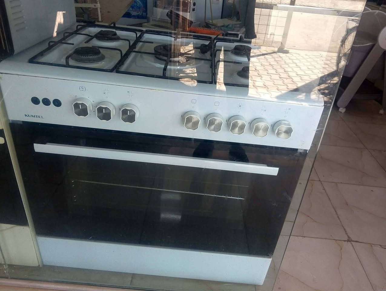 سلام عليكم 
اغراض للبيع كلمن وسعره نضافه فول شرط شغل 
طباخ كاونتر غساله عادي واتماتيك ثلاجه مجمده 
للاستفسار ‏‪***********‬‏واتساب
