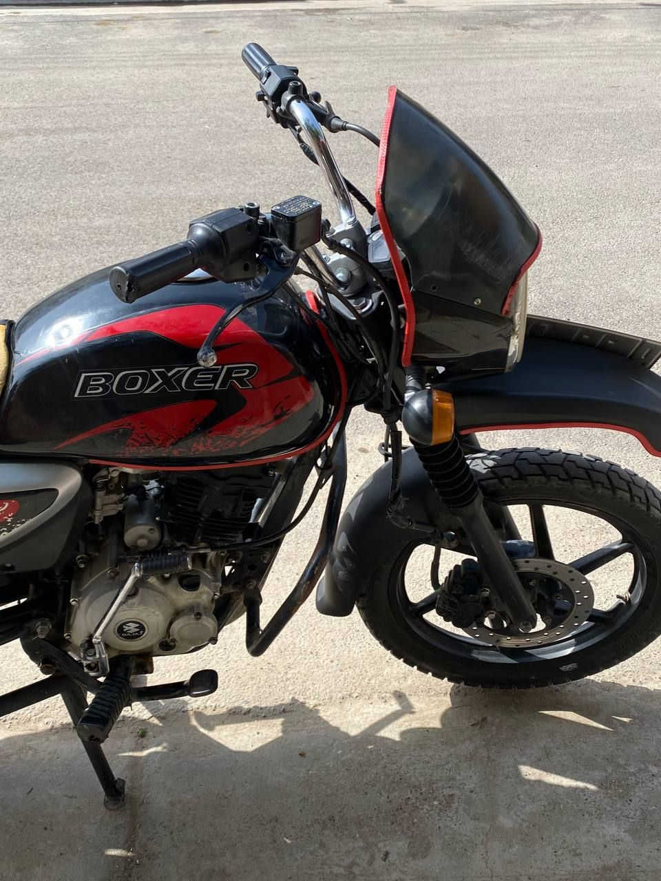 دراجه بوكسر للبيع 
لوحات وسنويه تحويل ثاني يوم 
مكينتها ناعمه ومطالع بيها دلفري 
*********** واتساب فقط
مكاني بغداد / الدوره 
السعر 2500 وبيها مجال
