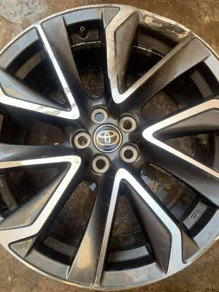 للبيع السعر ٢٠٠ مال كورلا ٢٢ حجم ١٨ واحد فقط مصلح 
***********
