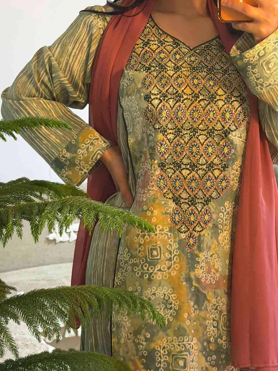 #مخور رمضاني 🏮🌙
جمال التفاصيل والاناقه ✨

خامه كشمير درجه اولى ✅
قياس l_xl_2x_3xl

للحجز والاستفسار يرجى مراسله الصفحه
رقم هاتف واتساب ***********
توصيل بسماية 1000
بغداد 5000
محافضات 6000
يوجد دفع عن طريق الماستر كارد ✅💵
